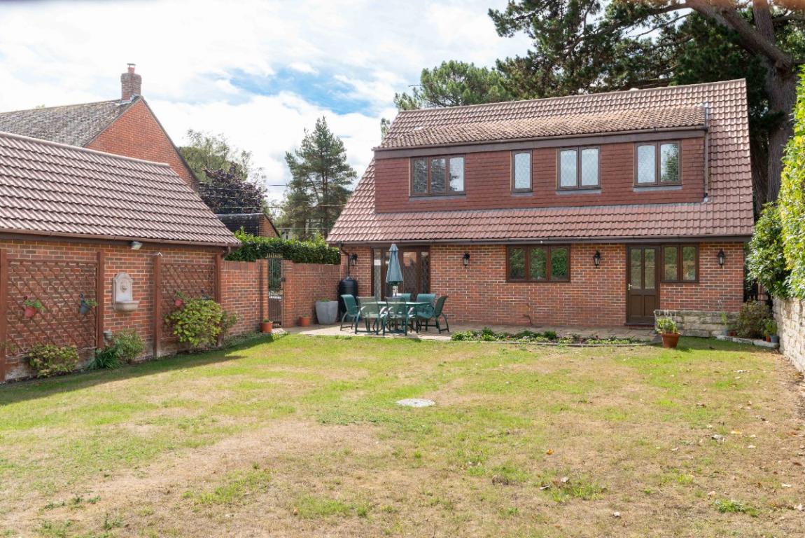 Image: 46 Springdale Road Wimborne Dorset Corfe Mullen